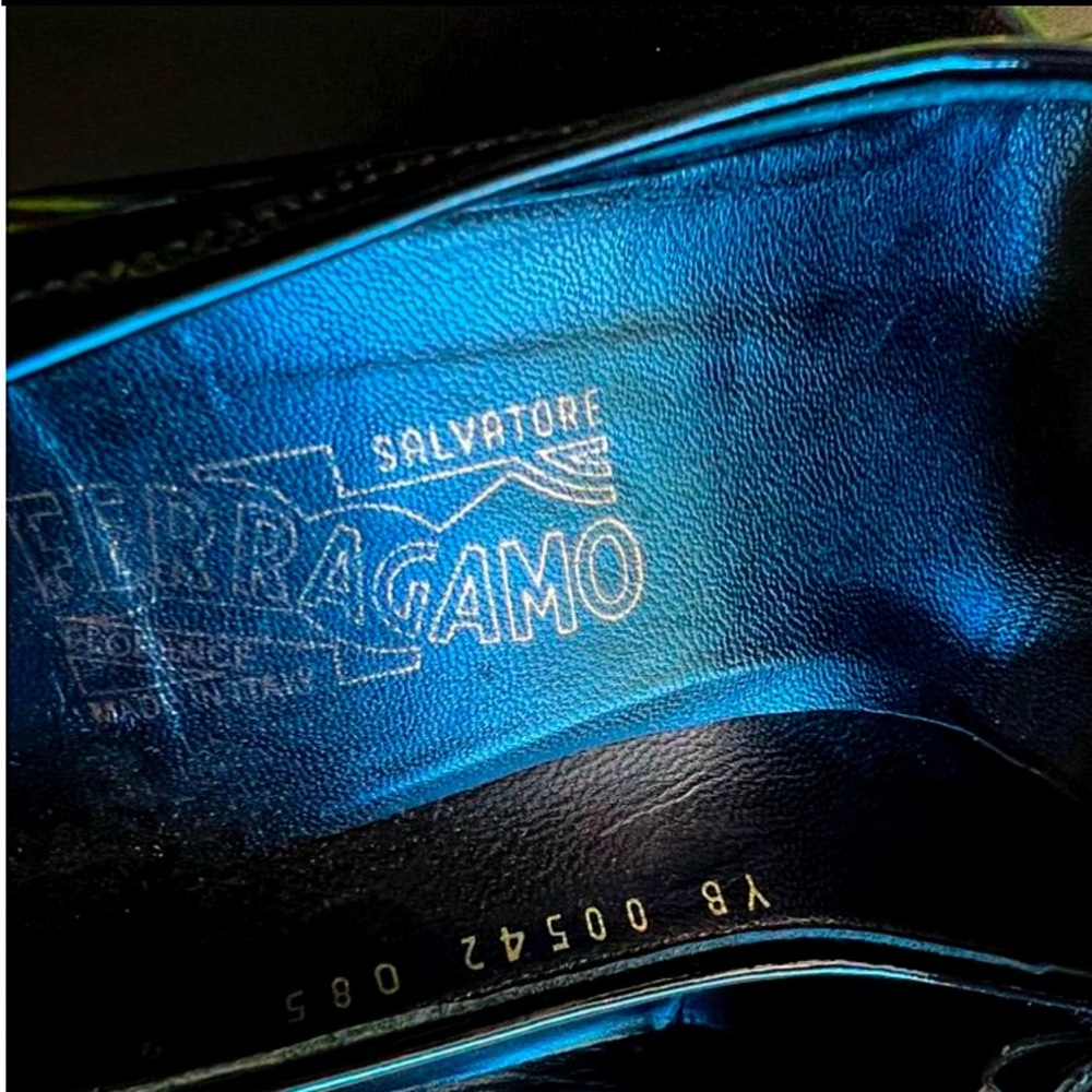 Ferragamo Black Patent Loafer Heels size 9 Mint Condition!ππ - Picture 6 of 7